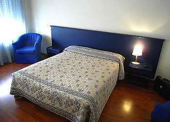 Pola 4* מילאנו