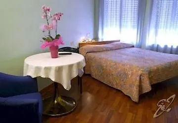 מלון דירות Pola 4*